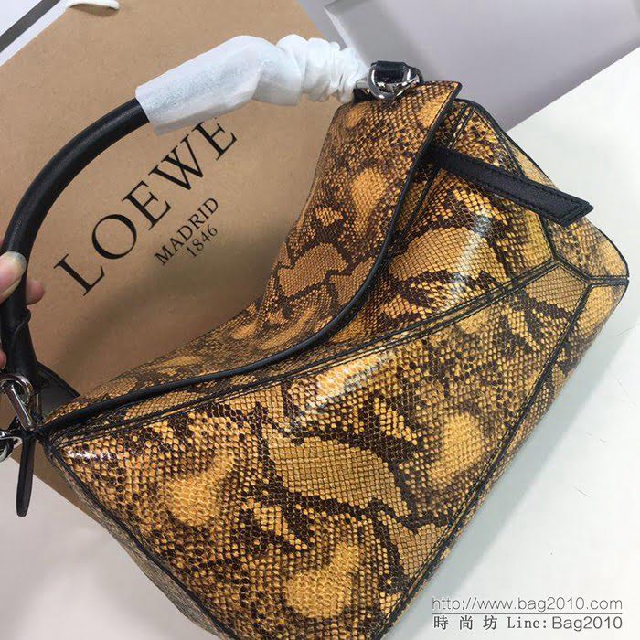 LOEWE羅意威 蛇紋 原單品質 火遍全世界熱銷款 puzzle bag 手提肩背包 6605  jdl1204